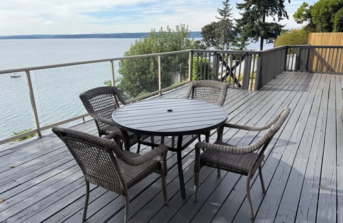 Three Tree Point House | Delightful 2-bedroom Waterfront Bungalow in 3 Tree Point Burien