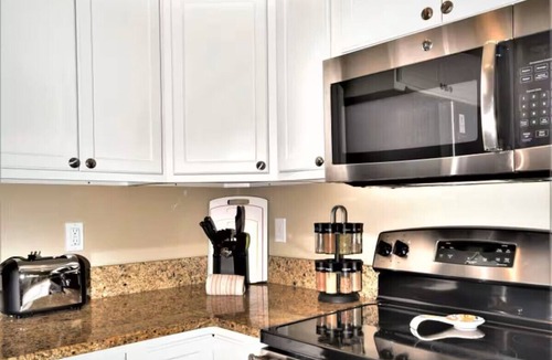 Ocean Shores Cottage | Delightful 3-bedroom cottage in Ocean Shores near the beach w/hot tub!