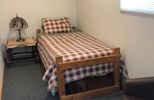Noxon Cabin | Delightful lodge with WiFi in the heart of Bull River- 5 bedrooms available,