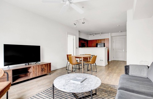 West Bellevue Apartment | Deluxe Downtown Bellevue 2BR w/W/D & Storage, near Shops, by Blueground