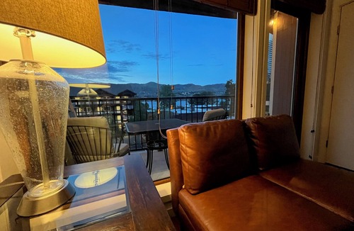 Chelan Condo | Deluxe View 2 Bedroom Chelan View Condo w/Extra Parking
