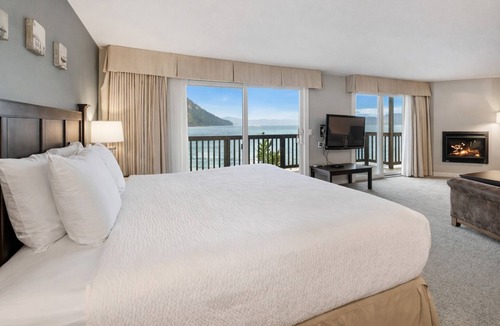 Rosario Hotel | Deluxe Waterfront King Living Room Ocean Views