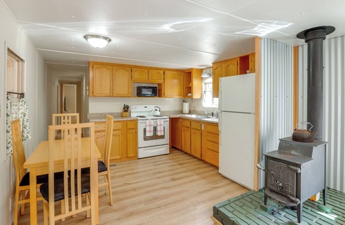 La Pine Cabin | Deschutes Forest Basecamp! Oregon Cabin