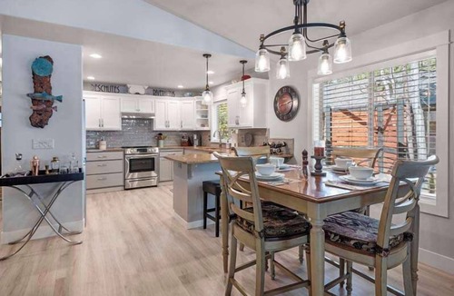 Three Rivers House | Deschutes Riverhaus | Luxury Retreat, Hot Tub