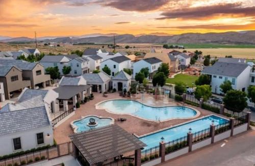Hurricane House | Desert Haven near Zion Pool and Hot Tub