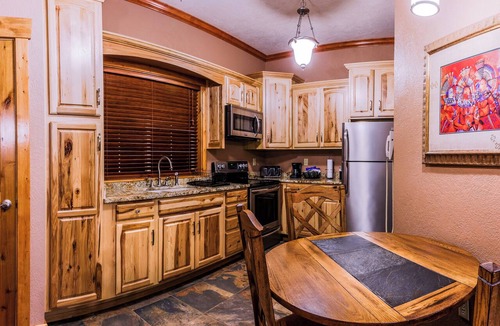 Bluff Hotel | Desert Rose Resort & Cabins
