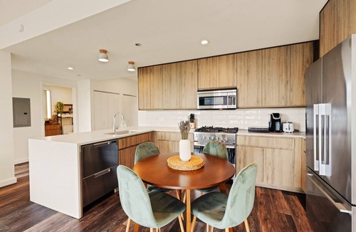 Pulaski Park Apartment | Designer 3BR Penthouse l Private Patio l Rooftop l Gym l 5-Star Location