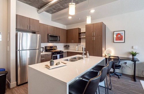 Rio Grande Apartment | Designer- by Convention CenterPool, HTub, 24/7 Gym