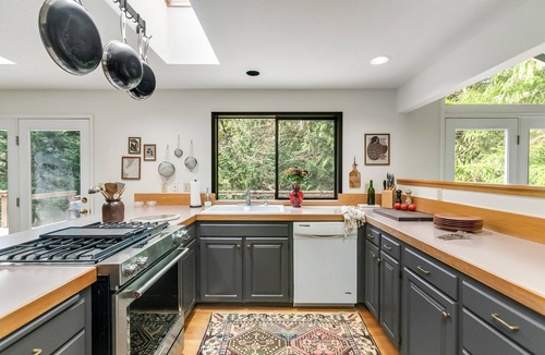 Bainbridge Island House | Designer Forest Retreat with Fireplaces & Deck