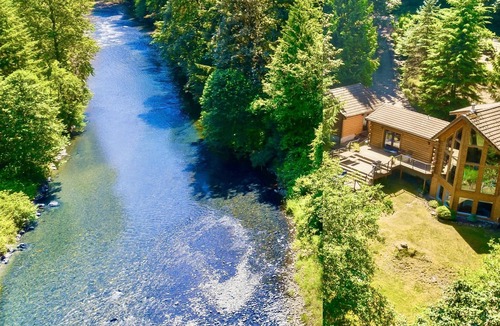 Preston Cabin | ⭐Designer Log Home Estate + River @vacationloghome