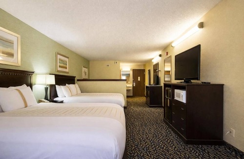 Devils Lake Hotel | Devils Lake Stay near Lakewood Landing | Free Parking & Indoor Pool Access!