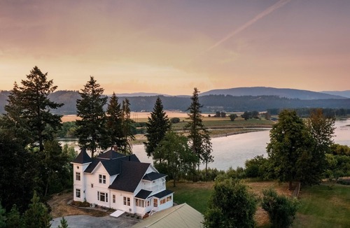 Bonners Ferry House | Discover Bonners Ferry charm, steps away from Casino at Best Western