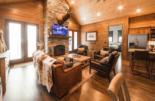 Preston House | DMR Cabin 1 | Two-Level | Max Capacity 17