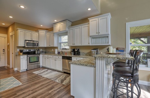 Flat Hollow Marina House | Dock Holiday – Lakefront, Sleeps 19, private dock, private hot tub