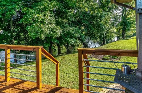 Elizabethton House | Dock! Riverfront Angler's Oasis in Elizabethton