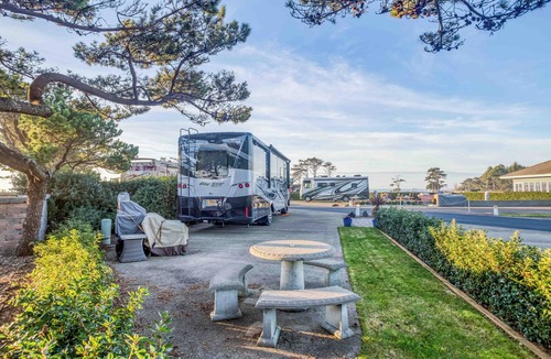Agate Beach RV Rental | Dog Friendly, Available with 50AMP, 30AMP, Water and Sewer hook up's, WiFi