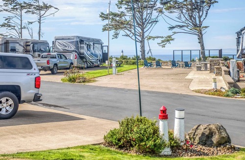 Agate Beach RV Rental | Dog Friendly, Available with 50AMP, 30AMP, Water and Sewer hook up's, WiFi