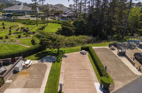 Agate Beach RV Rental | Dog Friendly, Available with 50AMP, 30AMP, Water and Sewer hook up's, WiFi