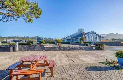 Agate Beach RV Rental | Dog Friendly, Available with 50AMP, 30AMP, Water and Sewer hook up's, WiFi