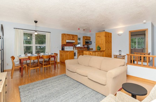 Otter Rock House | Dog Friendly Beach House Walk to Beach & Surfing