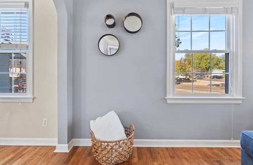 Boise Condo | DOG FRIENDLY Charmer! IDEAL Spot to Explore via Bikes(2) to Downtown, Greenbelt, River & Hyde Park!