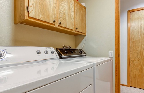 Elkhorn Village Condo | Dog-friendly condo with W/D, seasonal pools & hot tubs