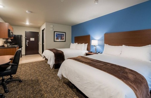 Grant Creek Hotel | Dog-Friendly Extended Stay Room with Cooking Space for Comfort in Missoula