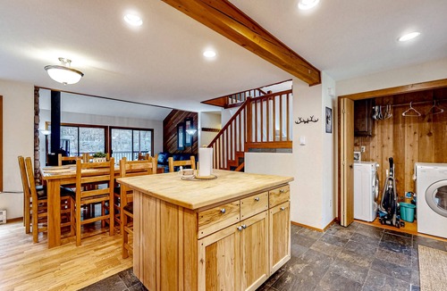 Enumclaw Cabin | Dog-friendly forest cabin with private hot tub, gorgeous deck & fireplace