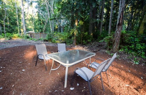 Anderson Island House | Dog-Friendly Home w/Woodland View & Washer/Dryer - Near Golf, Marina & Lakes