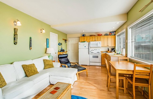 Pacific Beach Cottage | Dog-friendly home with ocean views and fireplace, walk to beach