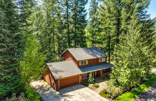 Mount Hood Village House | Dog-friendly home with hot tub, shared pool, firepit, fireplace, & river access