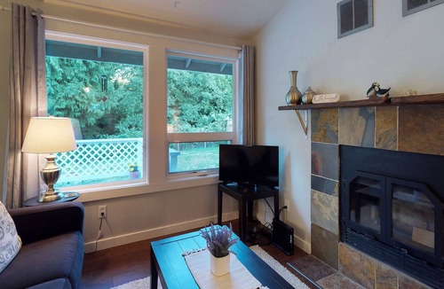 Clinton Cottage | Dog-friendly home with free WiFi & a full kitchen - walk to the ferry & beach