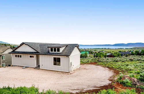 Sweetwater House | Dog-friendly house with lake views & gas fireplace - pool & hot tub access