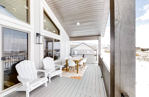 Sweetwater House | Dog-friendly house with lake views & gas fireplace - pool & hot tub access