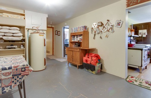 Hayden Lake Cabin | Dog-friendly lakefront cabin with water-view deck, gas grill, & private dock