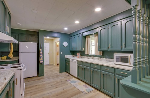 Lexington House | Dog-Friendly Lexington Retreat: Step-Free Access!