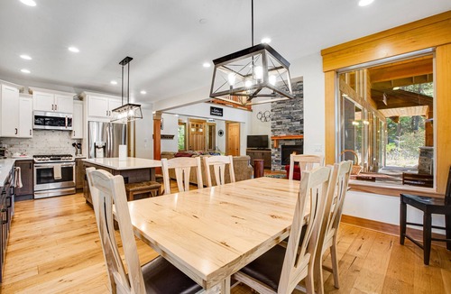 Cle Elum House | Dog-friendly lodge with hot tub, beautiful setting, Ping-Pong & air hockey