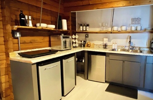 Mazama Apartment | Dog Friendly, Lost River Studio#2-Newly Renovated!