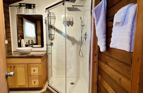 Mazama Apartment | Dog Friendly, Lost River Studio#2-Newly Renovated!