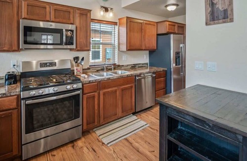 Dover Bay House | Dog Friendly | Marina, Dog Beach & Walking Paths