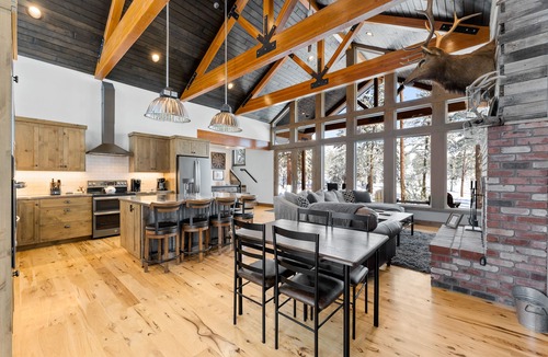 Pateros House | Dog-friendly mountain view home with wood fireplace, washer/dryer, & patio