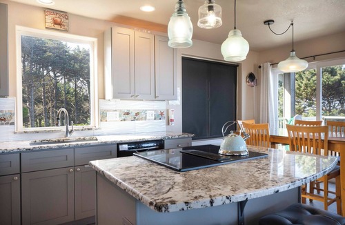 Beverly Beach House | Dog-Friendly Newport Ocean View Bluff Retreat w/Rec Room, Walk to Beach!