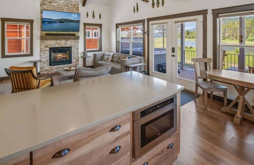 Dover Bay House | Dog Friendly | Private Hot Tub | Marina + Beach