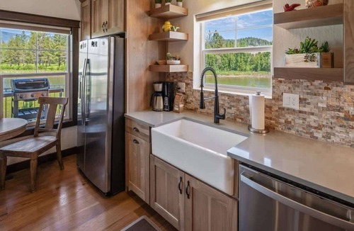 Dover Bay House | Dog Friendly | Private Hot Tub | Marina + Beach