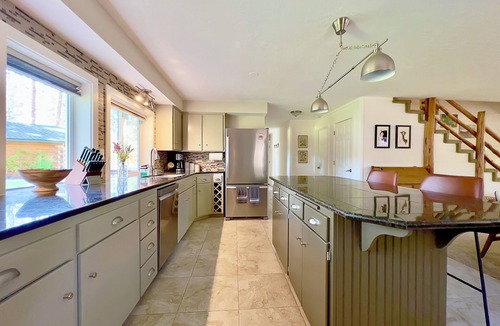 Sisters Cabin | Dog-Friendly Retreat w/Hot Tub & Forest Access