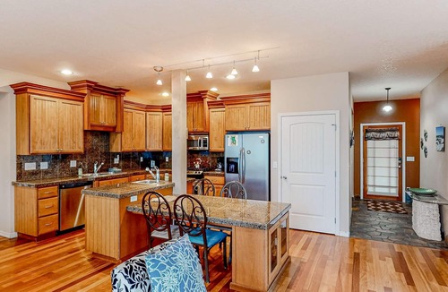 Agate Beach House | Dog-friendly sound-front cottage with fireplace, deck, lawn, beach access, & W/D