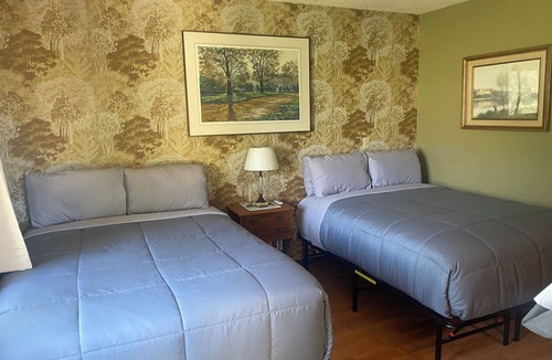 Three Rivers Apartment | DOG FRIENDLY STUDIO APARTMENT WITH GREAT VIEWS - 2 MILES TO PARK.