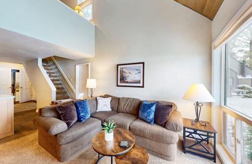Overlook Park House | Dog-friendly Sunriver Condo with Great Location & View SHARC Passes