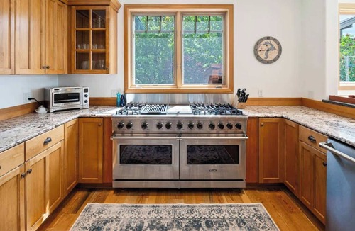 Ponder Point House | Dog Friendly Waterfront Estate - Sleeps 19