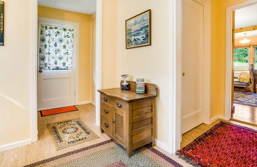 Nordland Cottage | Dog-friendly waterfront home with private hot tub, views & wood stove